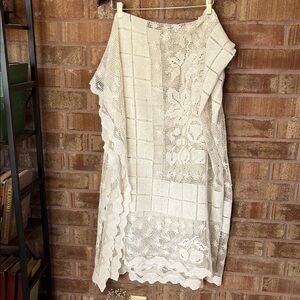 Elegant Vintage  Cream Lace Tablecloth Large Oblong Cherry Pattern 60”X 72”